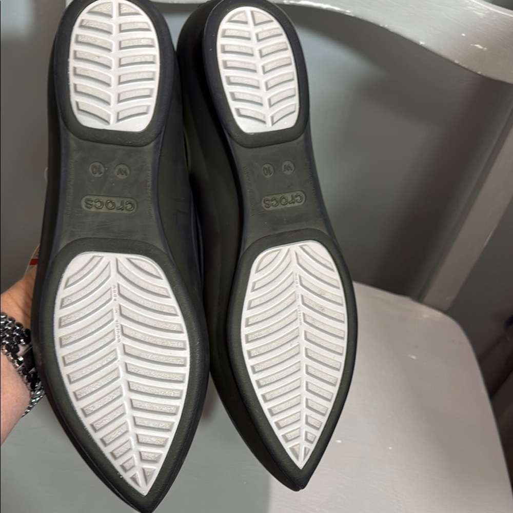 CROCS Black Pointed toe flats. NWT - Picture 9 of 10